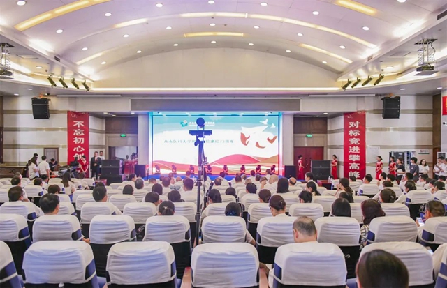 西南医大附院73周年建院日大会，有表彰，