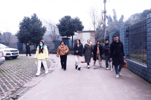 泸州红岩机械开展新春慰问公益活动 铁娘子